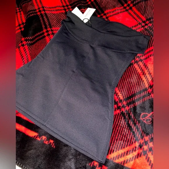 Black Strapless Tube Top - Picture 2 of 3